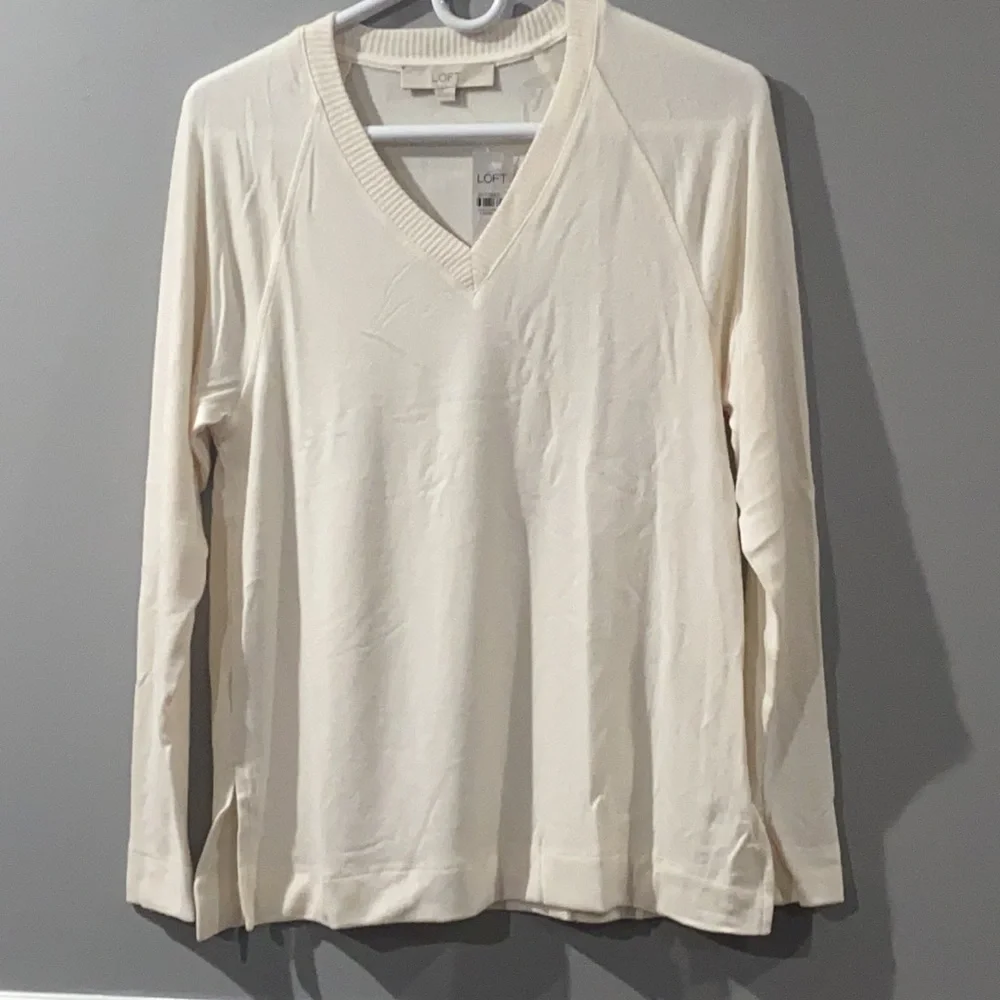 LOFT Rib Trim V-neck Long Sleeve Tee - Picture 4 of 7
